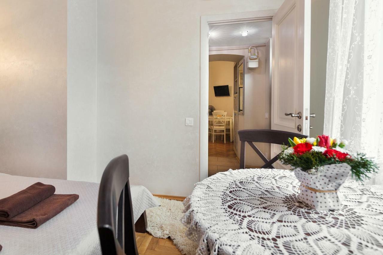 Apartments White House Lviv Exterior photo
